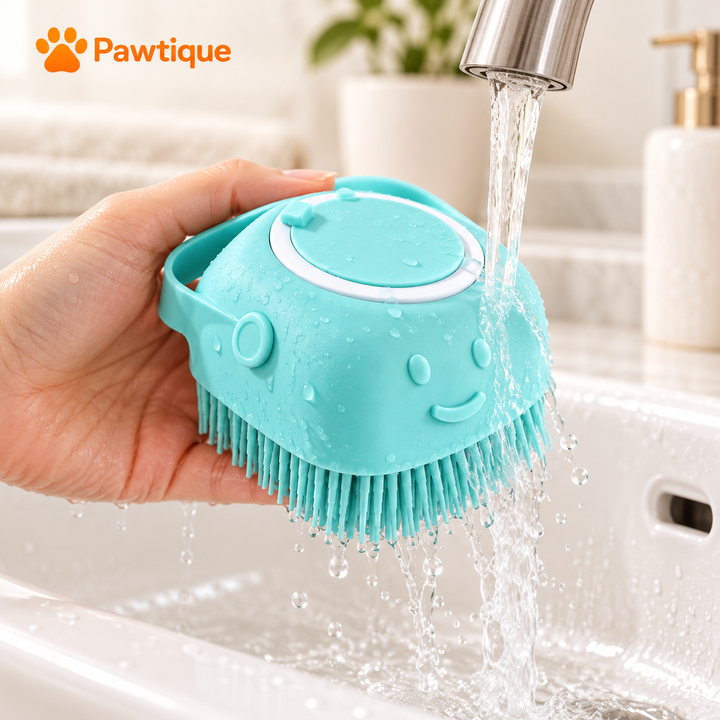 Rinsing one aqua bath brush after use