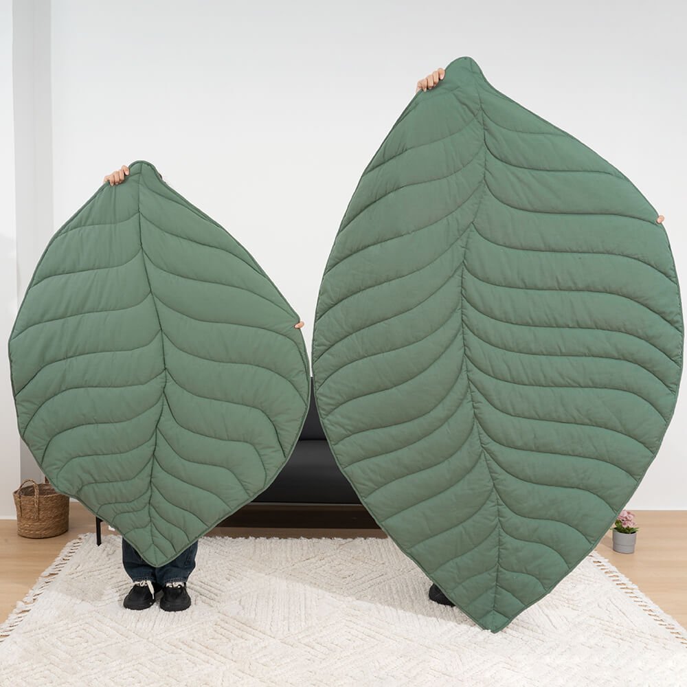 Pawtique LeafLounge™ Oversized Leaf-Shaped Pet Mat &amp; Blanket - Pawtique
